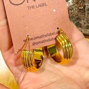 Gold pleated hoop earrings.
